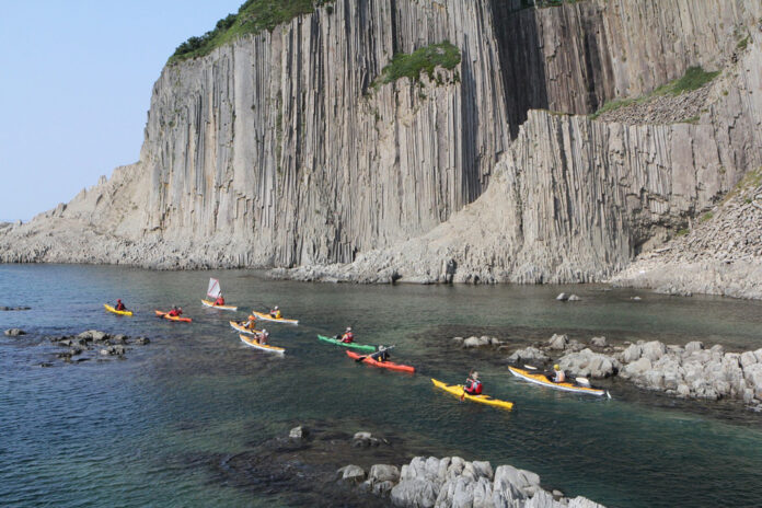 Cape Columnar.jpg Курильские острова с их уникальными горными маршрутами для настоящих искателей приключений