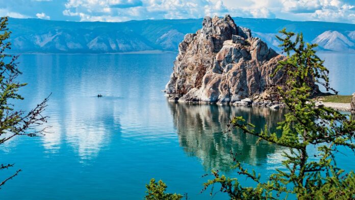 1638378052_1-krot-info-p-irkutsk-ozero-baikal-krasivie-foto-1.jpg Бурятия с её уникальной культурой и природой в окрестностях Байкала