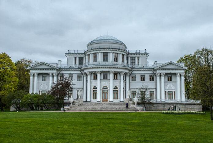 3013660 История и архитектура Елагина дворца