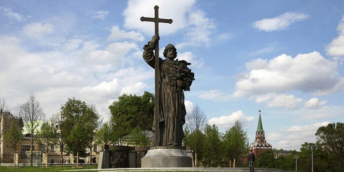 pamyatnik knyazyu vladimiru v moskve ego istoriya i znachenie Памятник князю Владимиру в Москве его история и значение