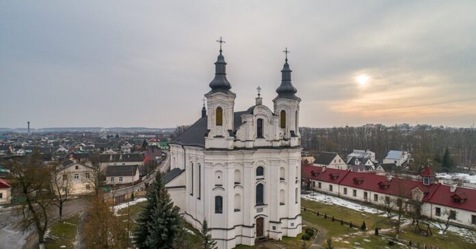 istoriya i arhitekturnye osobennosti kostela svyatogo andreya v slonime История и архитектурные особенности костела Святого Андрея в Слониме