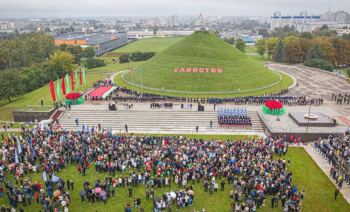 kurgan slavy v mogilevskoy oblasti kak simvol pamyati i patriotizma Курган Славы в Могилевской области как символ памяти и патриотизма