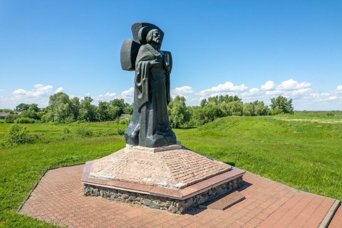pamyatnik kirillu turovskomu kak simvol duhovnogo naslediya i kulturnoy identichnosti Памятник Кириллу Туровскому как символ духовного наследия и культурной идентичности
