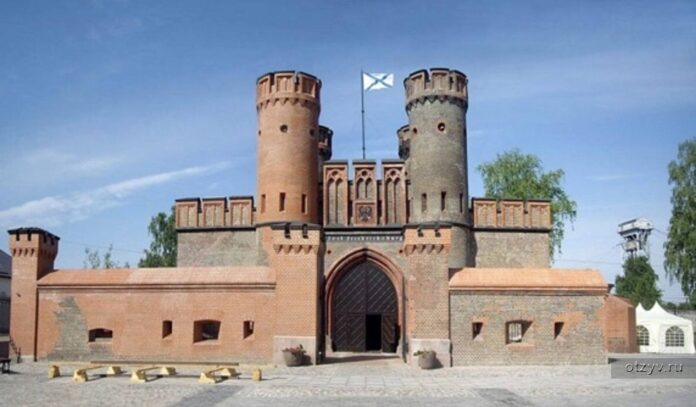 Главные достопримечательности Калининграда Главные достопримечательности Калининграда включая музеи, соборы и форты