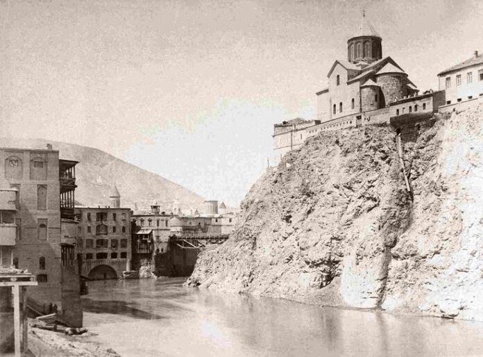 191054fe9a0127307d4354a12ce4c844.jpg Тбилиси — древний город с неповторимой атмосферой и богатым историческим наследием