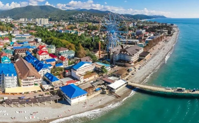 Сочи и Лазаревское с их уникальными пляжами и удивительной природной красотой Сочи и Лазаревское с их уникальными пляжами и удивительной природной красотой