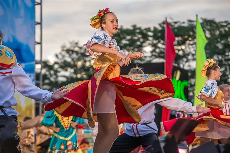 "Лучшие праздники и фестивали Анапы летом и осенью которые стоит посетить" Культурные события и выставки