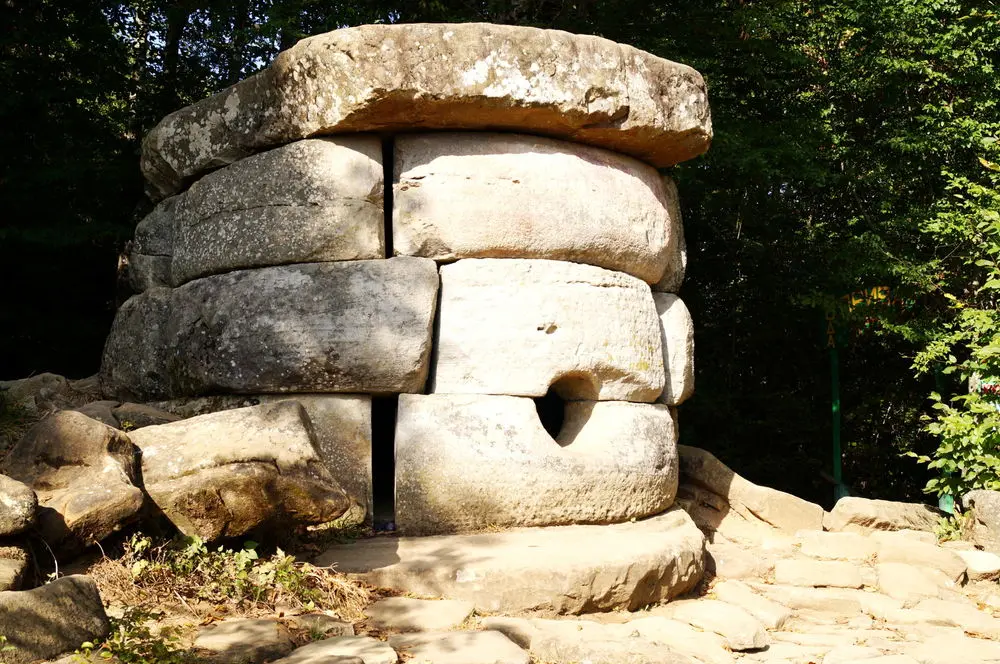 Посещение древних памятников: тайны и загадки прошлого