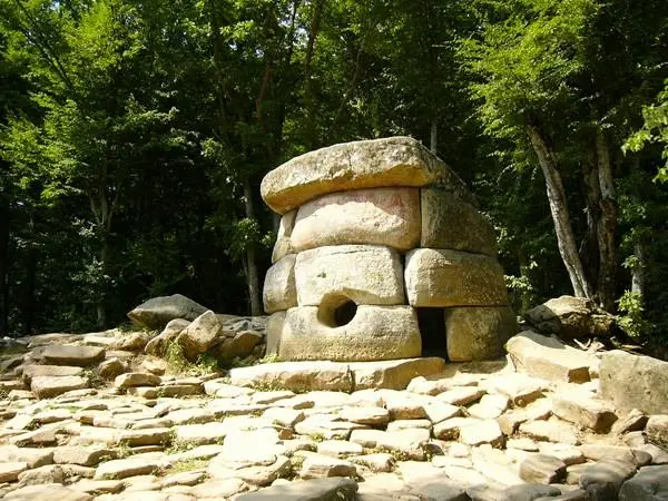 Посещение древних памятников: тайны и загадки прошлого