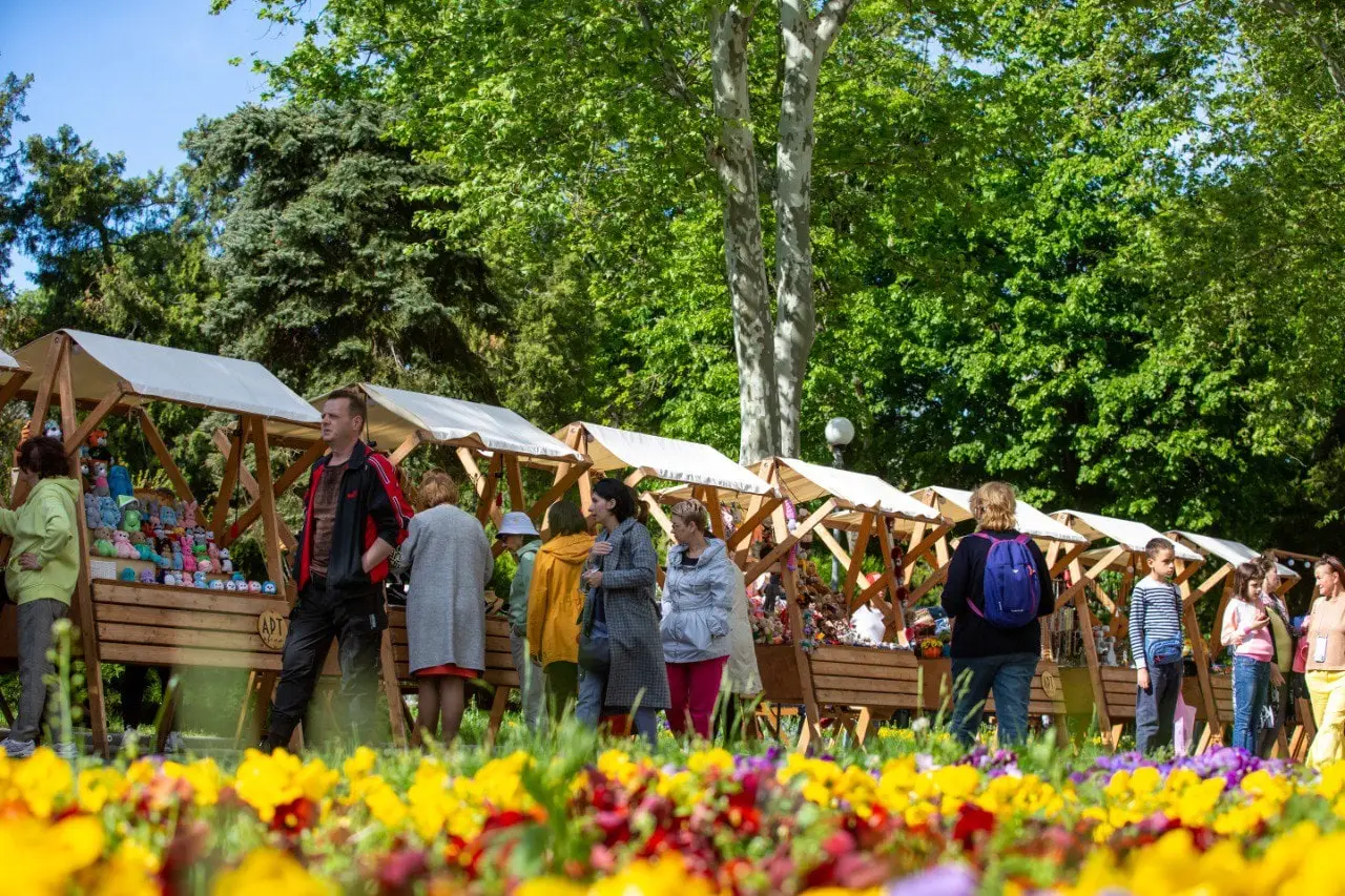 "Лучшие праздники и фестивали Анапы летом и осенью которые стоит посетить" Торжественные события и народные обычаи